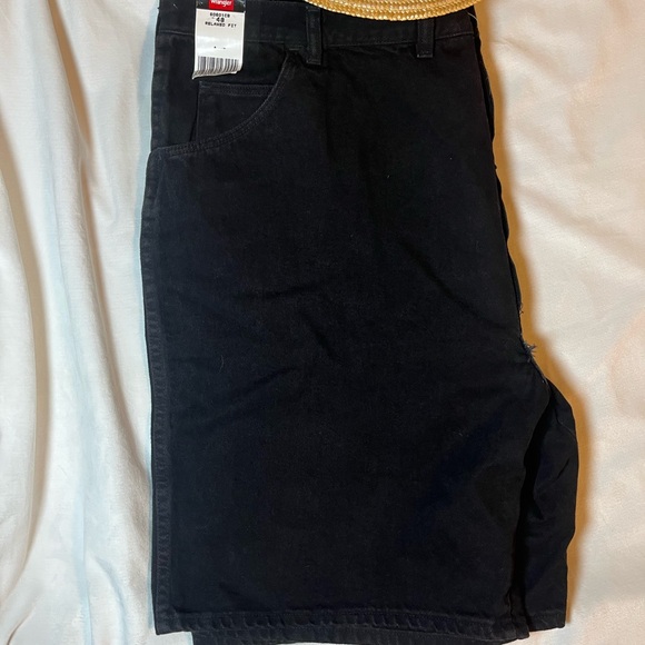 (With Flaw): NWT Wrangler Black Denim Shorts Men's 42 (Flaw on Seam) - Picture 2 of 5